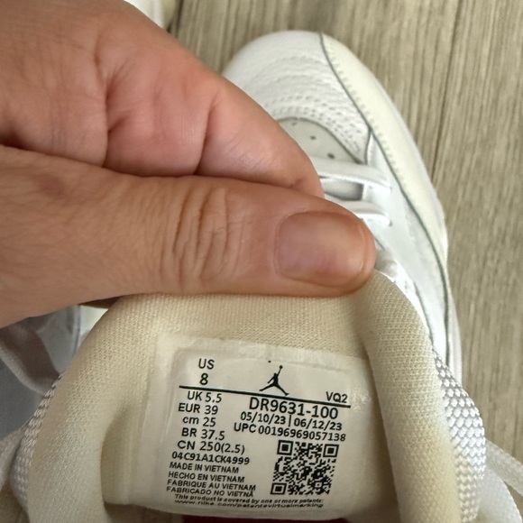 Women’s Jordan Jumpman Two sneakers sz 8 - Picture 7 of 7